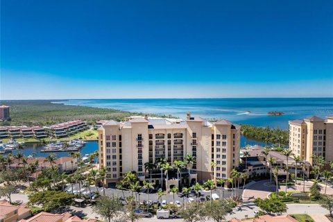 Condominio en alquiler en Punta Gorda, Florida, 3 dormitorios, 218.41 m2 № 2150078 - foto 2