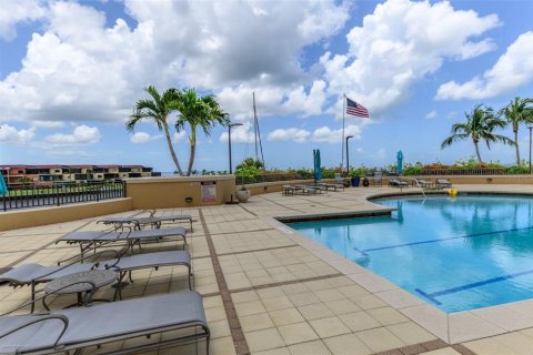 Condominio en alquiler en Punta Gorda, Florida, 3 dormitorios, 218.41 m2 № 2150078 - foto 3