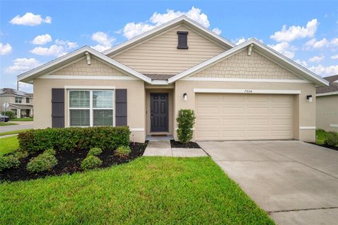 Casa en venta en Zephyrhills, Florida, 4 dormitorios, 171.5 m2 № 1906417 - foto 1
