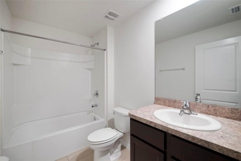 Casa en venta en Zephyrhills, Florida, 4 dormitorios, 171.5 m2 № 1906417 - foto 10