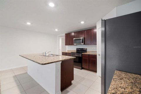Casa en venta en Zephyrhills, Florida, 4 dormitorios, 171.5 m2 № 1906417 - foto 19