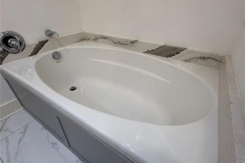 Снять в аренду кондоминиум в Сарасота, Флорида 2 комнаты, 126.72м2, № 1615571 - фото 17