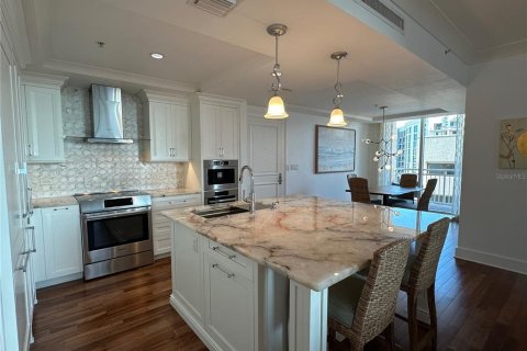 Снять в аренду кондоминиум в Сарасота, Флорида 2 комнаты, 126.72м2, № 1615571 - фото 1