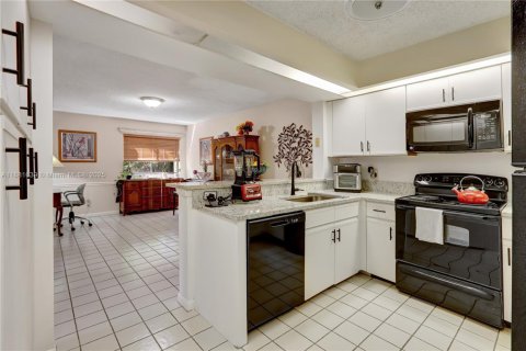 Villa ou maison à vendre à Coconut Creek, Floride: 3 chambres, 206.52 m2 № 1928462 - photo 16