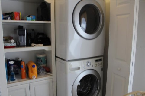 House in Edgewater, Florida 3 bedrooms, 154.22 sq.m. № 1885980 - photo 24
