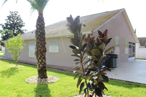 House in Edgewater, Florida 3 bedrooms, 154.22 sq.m. № 1885980 - photo 6
