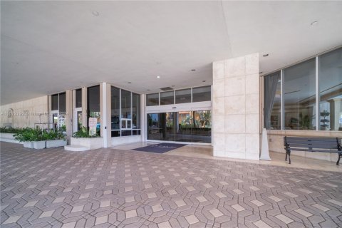 Copropriété à vendre à Surfside, Floride: 2 chambres, 147.71 m2 № 1864505 - photo 4