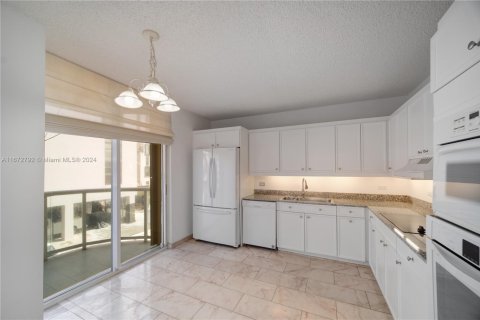 Copropriété à vendre à Surfside, Floride: 2 chambres, 147.71 m2 № 1864505 - photo 30