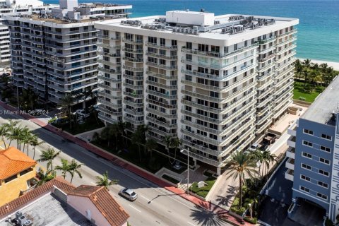 Copropriété à vendre à Surfside, Floride: 2 chambres, 147.71 m2 № 1864505 - photo 21