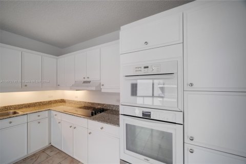 Copropriété à vendre à Surfside, Floride: 2 chambres, 147.71 m2 № 1864505 - photo 28
