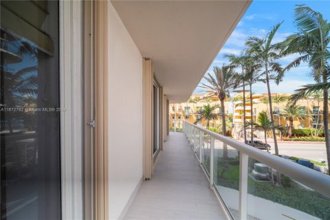 Copropriété à vendre à Surfside, Floride: 2 chambres, 147.71 m2 № 1864505 - photo 11