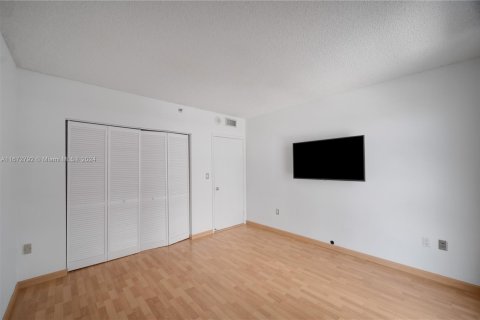 Copropriété à vendre à Surfside, Floride: 2 chambres, 147.71 m2 № 1864505 - photo 26
