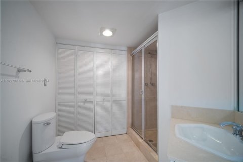 Copropriété à vendre à Surfside, Floride: 2 chambres, 147.71 m2 № 1864505 - photo 24