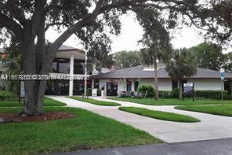 Condo in Pembroke Pines, Florida, 2 bedrooms  № 1695781 - photo 29