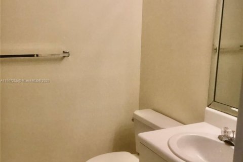 Condo in Pembroke Pines, Florida, 2 bedrooms  № 1695781 - photo 13