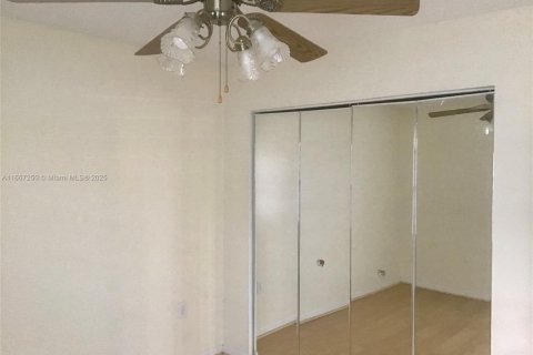 Condo in Pembroke Pines, Florida, 2 bedrooms  № 1695781 - photo 9