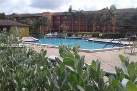 Condo in Pembroke Pines, Florida, 2 bedrooms  № 1695781 - photo 26