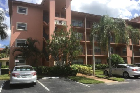 Condo in Pembroke Pines, Florida, 2 bedrooms  № 1695781 - photo 23