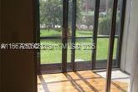 Condo in Pembroke Pines, Florida, 2 bedrooms  № 1695781 - photo 20