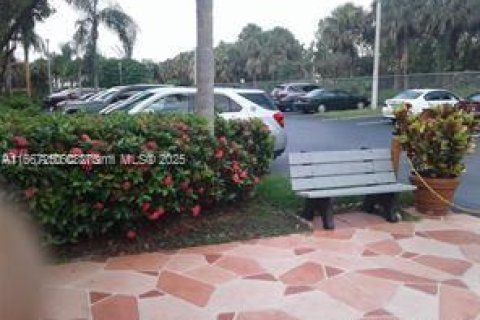 Condo in Pembroke Pines, Florida, 2 bedrooms  № 1695781 - photo 24
