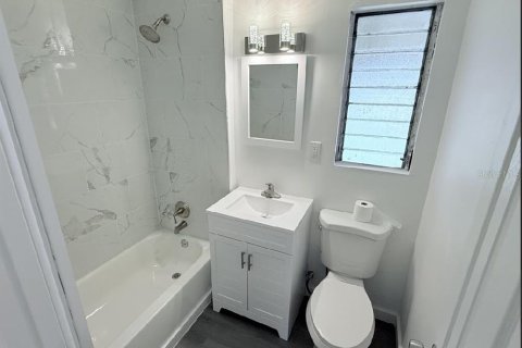 Apartment in Port Charlotte, Florida 2 bedrooms, 69.12 sq.m. № 1755256 - photo 12