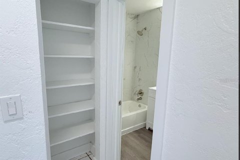 Apartment in Port Charlotte, Florida 2 bedrooms, 69.12 sq.m. № 1755256 - photo 9