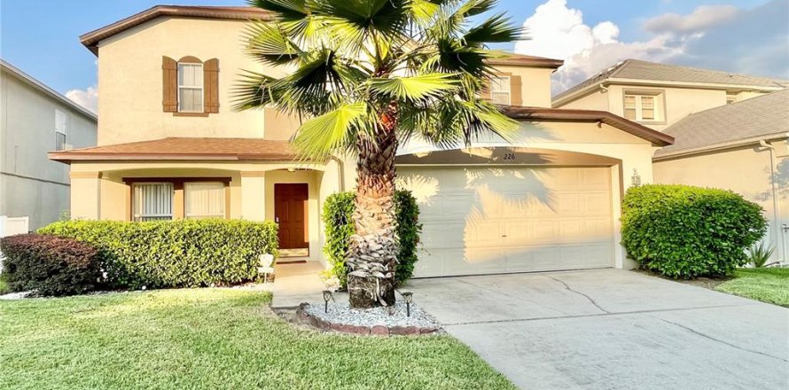 House in Davenport, Florida 4 bedrooms, 216.46 sq.m. № 1899327