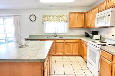 House in Davenport, Florida 4 bedrooms, 216.46 sq.m. № 1899327 - photo 9