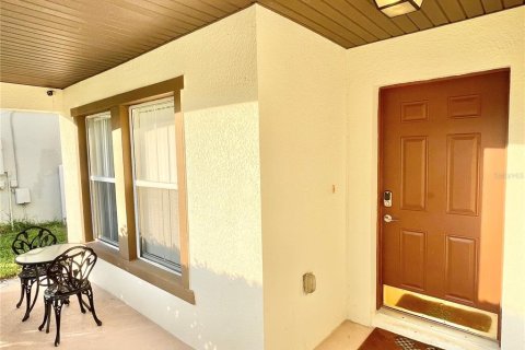 House in Davenport, Florida 4 bedrooms, 216.46 sq.m. № 1899327 - photo 2