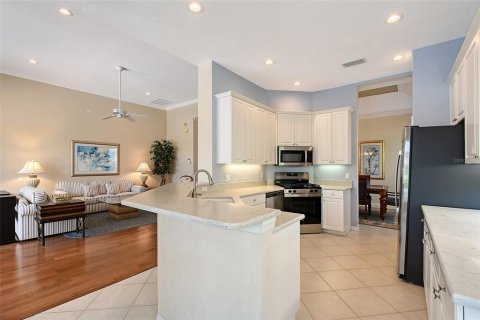 House in University Park, Florida 2 bedrooms, 199.37 sq.m. № 1750496 - photo 11