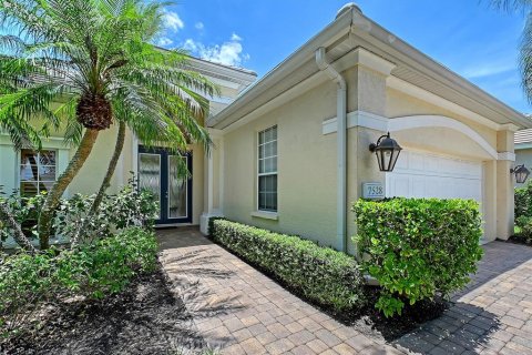 House in University Park, Florida 2 bedrooms, 199.37 sq.m. № 1750496 - photo 3
