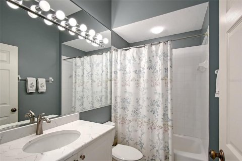 House in University Park, Florida 2 bedrooms, 199.37 sq.m. № 1750496 - photo 20