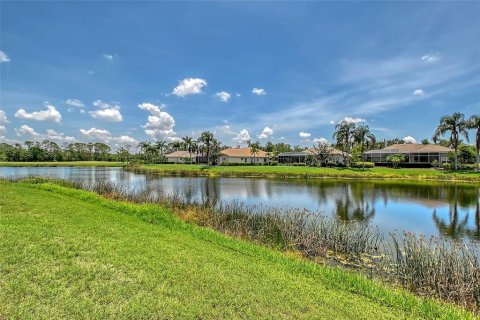 House in University Park, Florida 2 bedrooms, 199.37 sq.m. № 1750496 - photo 28