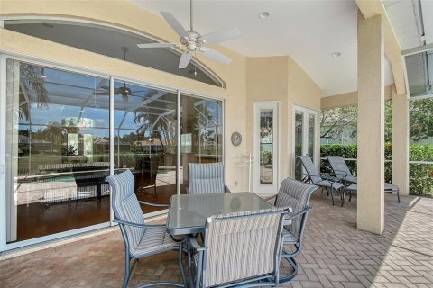 House in University Park, Florida 2 bedrooms, 199.37 sq.m. № 1750496 - photo 24