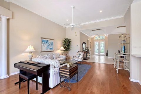 House in University Park, Florida 2 bedrooms, 199.37 sq.m. № 1750496 - photo 8
