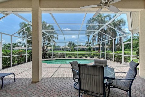 House in University Park, Florida 2 bedrooms, 199.37 sq.m. № 1750496 - photo 25
