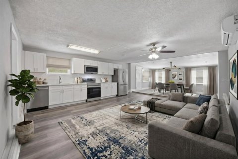 Commercial property in New Port Richey, Florida 2 bedrooms, 111.95 sq.m. № 2199597 - photo 16