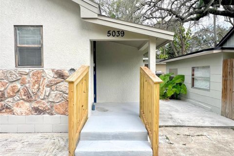 Commercial property in New Port Richey, Florida 2 bedrooms, 111.95 sq.m. № 2199597 - photo 2
