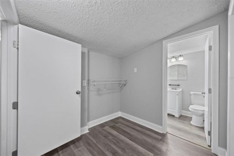 Commercial property in New Port Richey, Florida 2 bedrooms, 111.95 sq.m. № 2199597 - photo 17