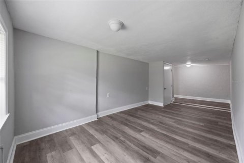 Commercial property in New Port Richey, Florida 2 bedrooms, 111.95 sq.m. № 2199597 - photo 22