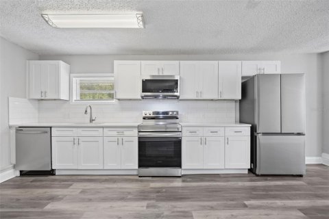 Commercial property in New Port Richey, Florida 2 bedrooms, 111.95 sq.m. № 2199597 - photo 15
