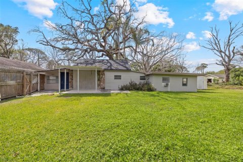 Commercial property in New Port Richey, Florida 2 bedrooms, 111.95 sq.m. № 2199597 - photo 10