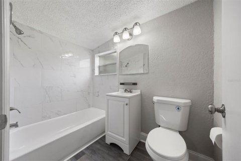 Commercial property in New Port Richey, Florida 2 bedrooms, 111.95 sq.m. № 2199597 - photo 24