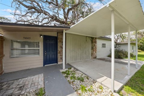 Commercial property in New Port Richey, Florida 2 bedrooms, 111.95 sq.m. № 2199597 - photo 11