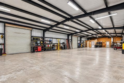 Commercial property in Summerfield, Florida 557.41 sq.m. № 2384287 - photo 9