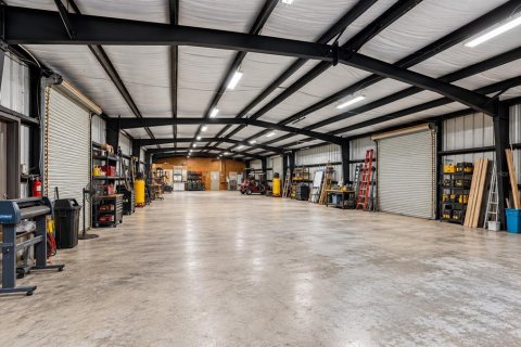 Commercial property in Summerfield, Florida 557.41 sq.m. № 2384287 - photo 8