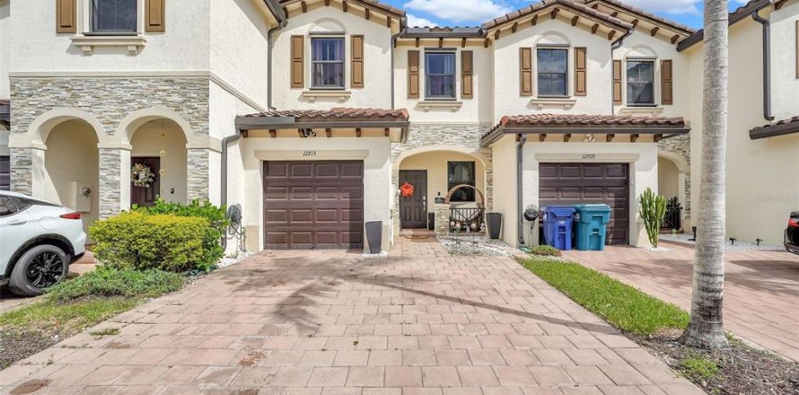 Townhouse in Miami, Florida 3 bedrooms, 133.87 sq.m. № 2386242