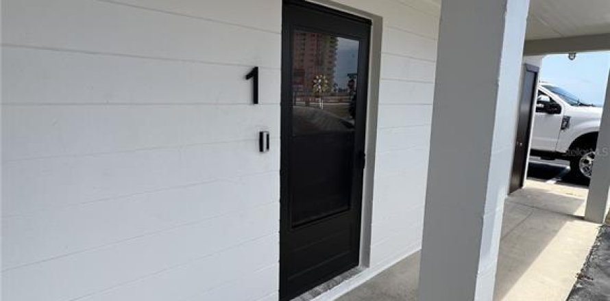 Condominio en Daytona Beach, Florida, 2 dormitorios  № 1719020