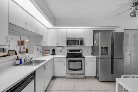 Condominio en venta en Pembroke Pines, Florida, 2 dormitorios, 112.13 m2 № 2023490 - foto 9