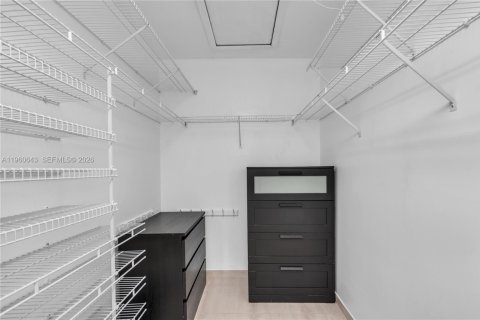 Condominio en venta en Pembroke Pines, Florida, 2 dormitorios, 112.13 m2 № 2023490 - foto 18